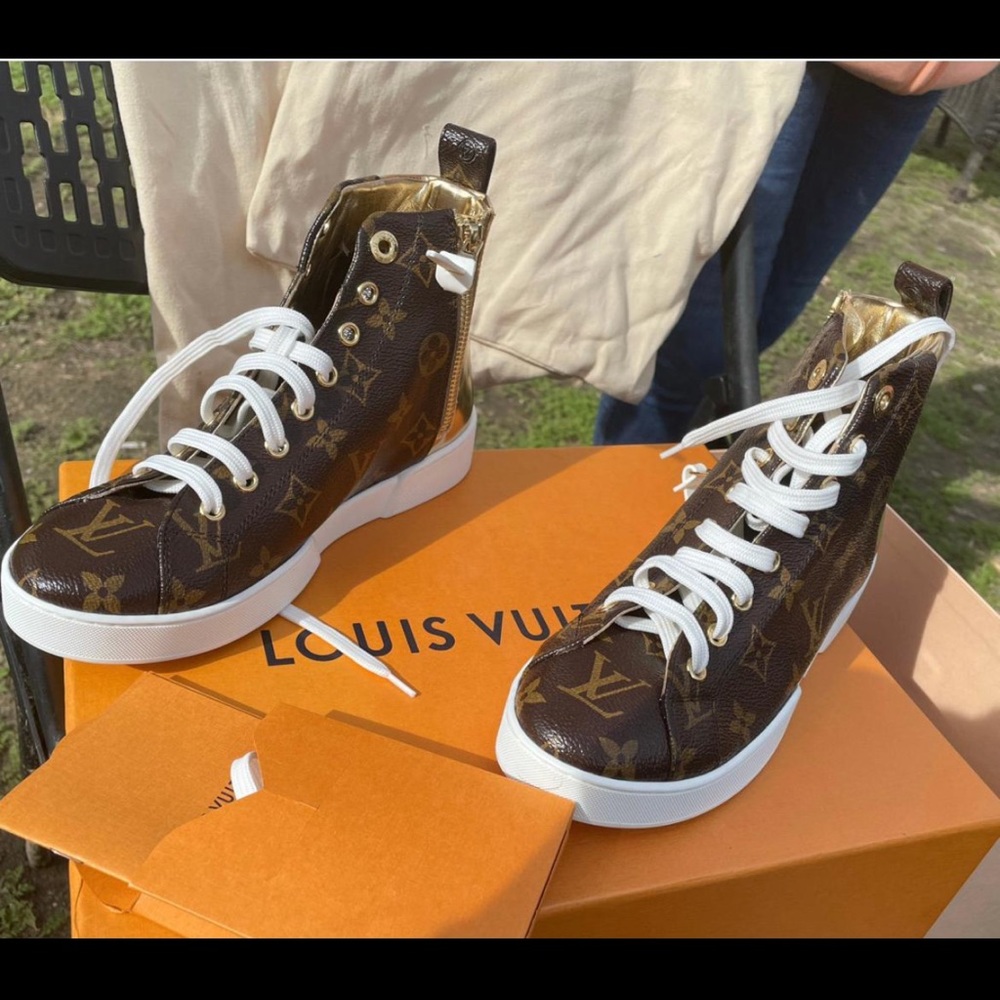 Louis Vuitton whomen!